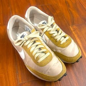 Nike Women Daybreak size 9